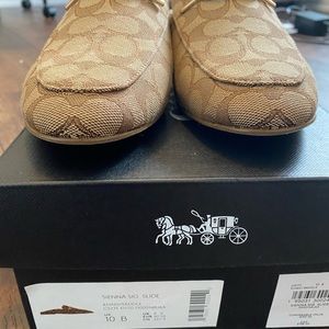 Brand new Coach SIENNA SLIDES in color KHAKI/SADDLE